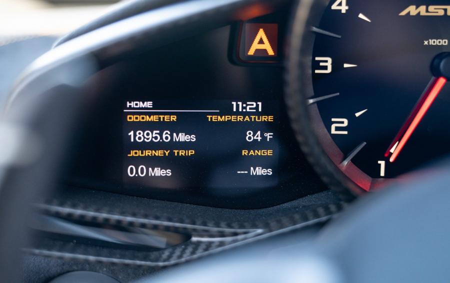 Панель приборов McLaren 675LT MSO HS 2016 года  (фото 9 из 19)
